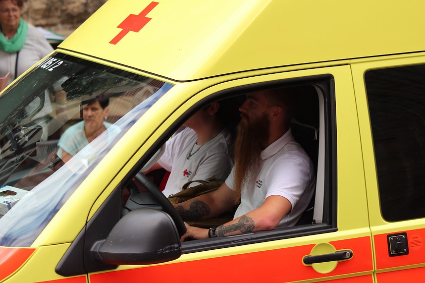 Teilnehmerinnen und Teilnehmer des Festumzuges zum 211. Brunnenfest in Bad Langensalza 