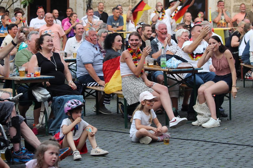 Public Viewing auf dem Neumarkt in Bad Langensalza zum Achtelfinalspiel der EM 2024 - Deutschland gegen D&auml;nemark
