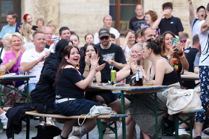 Public Viewing auf dem Neumarkt in Bad Langensalza zum Achtelfinalspiel der EM 2024 - Deutschland gegen D&auml;nemark