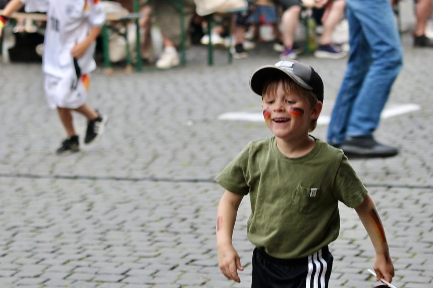 Public Viewing auf dem Neumarkt in Bad Langensalza zum Achtelfinalspiel der EM 2024 - Deutschland gegen D&auml;nemark