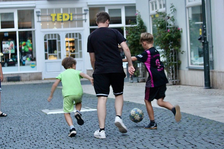 Public Viewing auf dem Neumarkt in Bad Langensalza zum Achtelfinalspiel der EM 2024 - Deutschland gegen D&auml;nemark