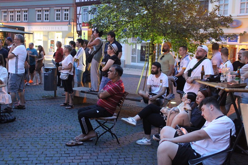 Public Viewing auf dem Neumarkt in Bad Langensalza zum Achtelfinalspiel der EM 2024 - Deutschland gegen D&auml;nemark