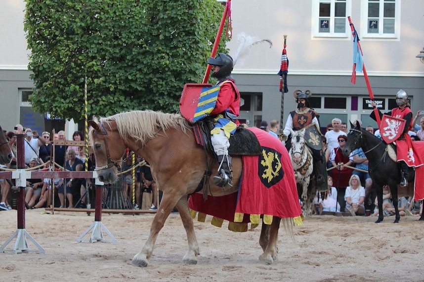 Hochprofessionelle Reitershow mit "Wenzel Ritterspiele"