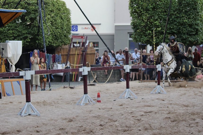 Hochprofessionelle Reitershow mit "Wenzel Ritterspiele"