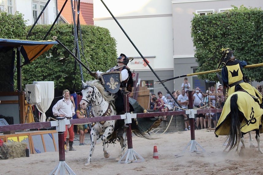 Hochprofessionelle Reitershow mit "Wenzel Ritterspiele"