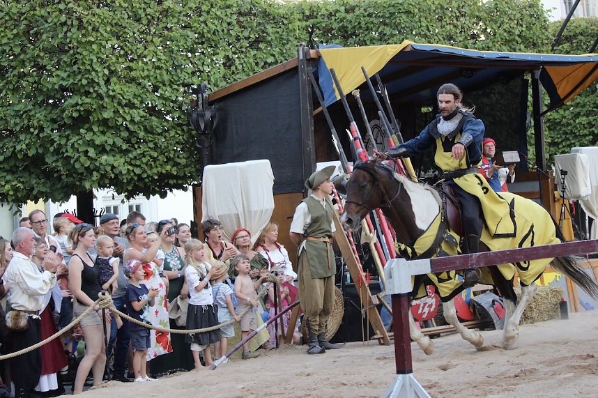 Hochprofessionelle Reitershow mit "Wenzel Ritterspiele"