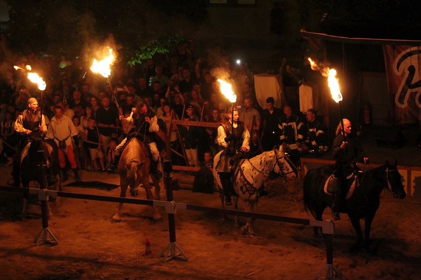 Hochprofessionelle Reitershow mit "Wenzel Ritterspiele"