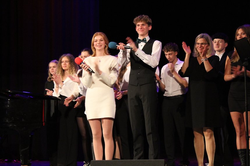 Mitwirkende der Gala des Salza-Gymnasiums in Bad Langensalza 2024