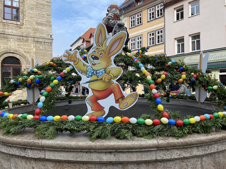 Das Jahr 2024 in Bad Langensalza - geschm&uuml;ckter Marktbrunnen