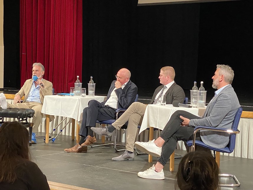 Das Jahr 2024 in Bad Langensalza -KKZ in Bad Langensalza, v.li.n.re. amt. Landrat Harald Zanker (SPD); Hans Joachim Roth (CDU); Christopher Dr&ouml;&szlig;ler (AfD); Thomas Ahke 