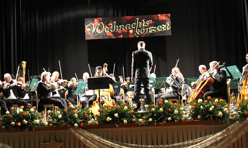 Markus Huber f&uuml;hrte seine Th&uuml;ringer Philharmoniker gewohnt souver&auml;n durch das Programm