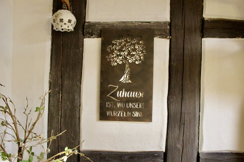 "Nostalgisches Caf&eacute; im EG" ist seit heute in Teetruhe er&ouml;ffnet