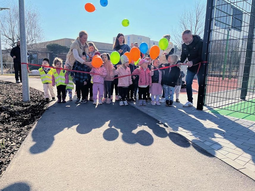 Einweihung des Spielplatzes in der bad Nauheimer Stra&szlig;e 