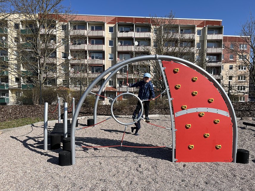 Einweihung des Spielplatzes in der bad Nauheimer Stra&szlig;e 