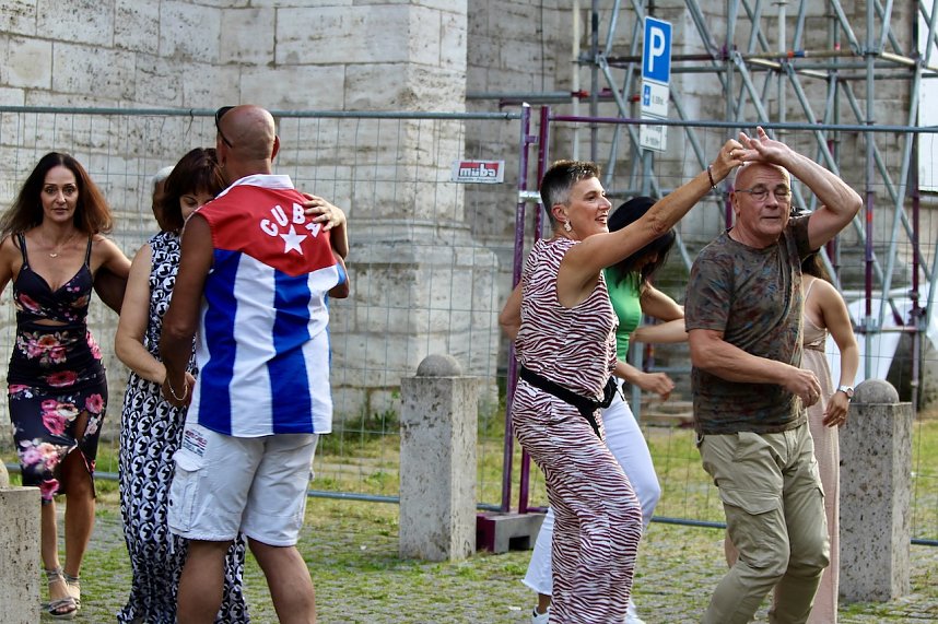 Karibikflair an Kirche und Gartenbeeten in Bad Langensalza