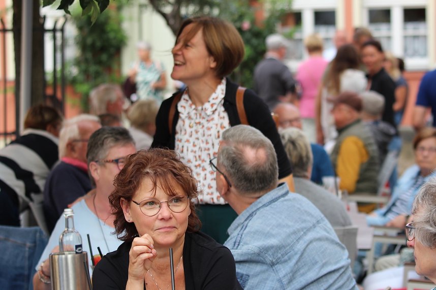 Gute Stimmung auf dem Kornmarkt beim BaLaTon in Bad Langensalza
