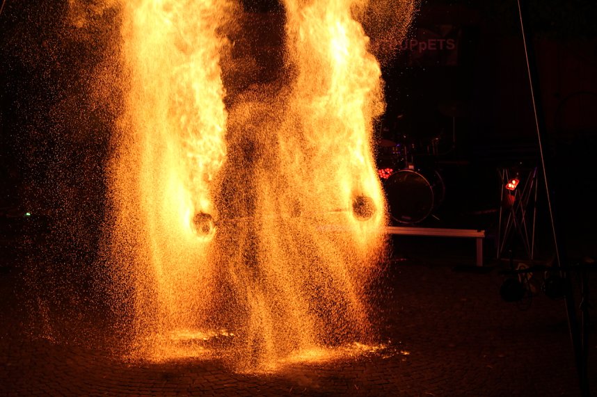 Spektakul&auml;re Feuershow von "EVENTPUPPETS" beim Mittelalterstadtfest in Bad Langensalza