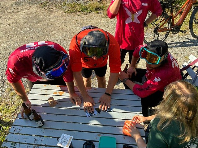 Bierathlon-Impressionen: Auf der Strecke in N&auml;gelstedt