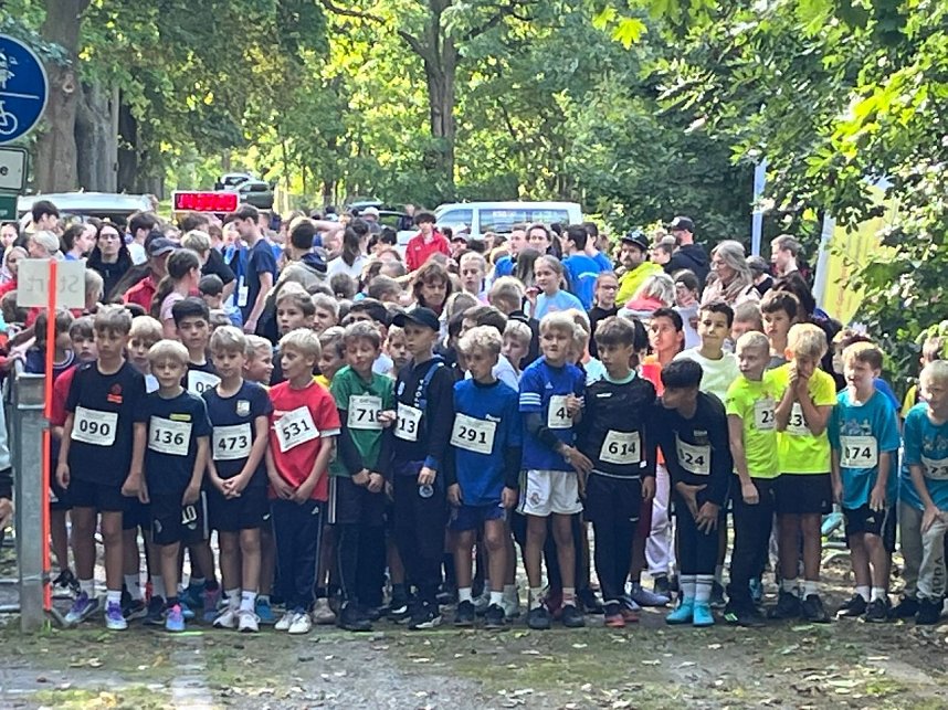 Kreis-Crosslauf auf dem J&uuml;denh&uuml;gel