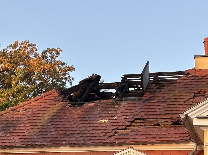 Ausma&szlig; der Sch&auml;den an der Villa Italia nach dem Brand heute Nacht