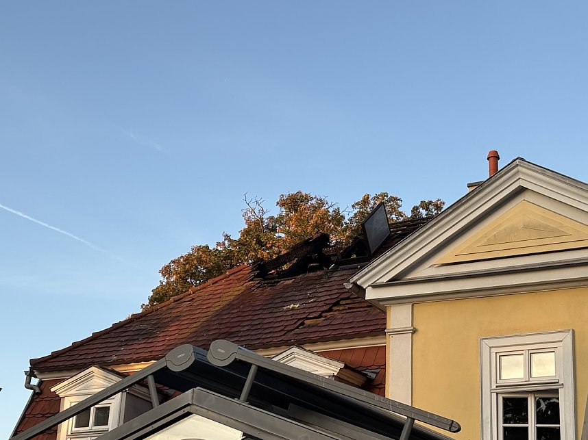 Ausma&szlig; der Sch&auml;den an der Villa Italia nach dem Brand heute Nacht