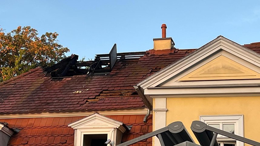 Ausma&szlig; der Sch&auml;den an der Villa Italia nach dem Brand heute Nacht