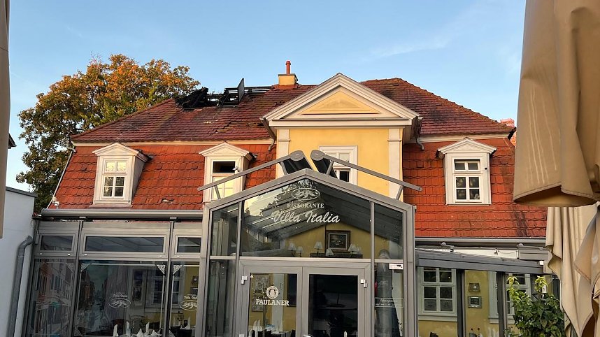 Ausma&szlig; der Sch&auml;den an der Villa Italia nach dem Brand heute Nacht