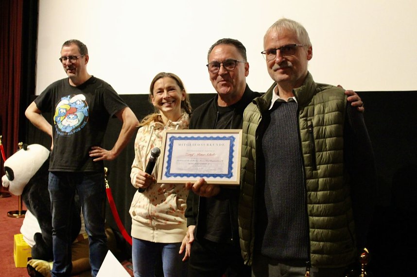 Peter Schulz (2.v.r) wird als 51. Mitglied im F&ouml;rderverein begr&uuml;&szlig;t. Zielstellung bis Jahresende sind 100 Mitglieder