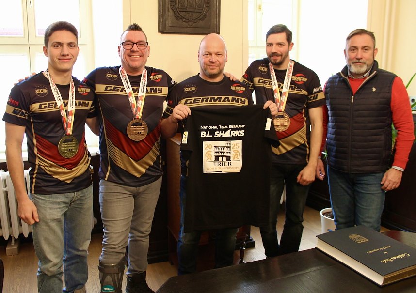 Eintrag ins Goldene Buch der Stadt: Erfolgreiche Langensalzaer Kickboxer