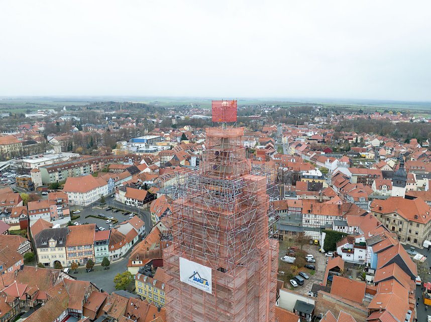 Drohnen-Aufnahmen vom Aufsetze der Spitze