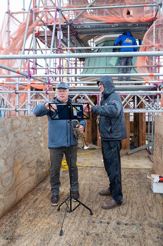Zeitkapseln und neue Spitze f&uuml;r die Langensalzaer Marktkirche 