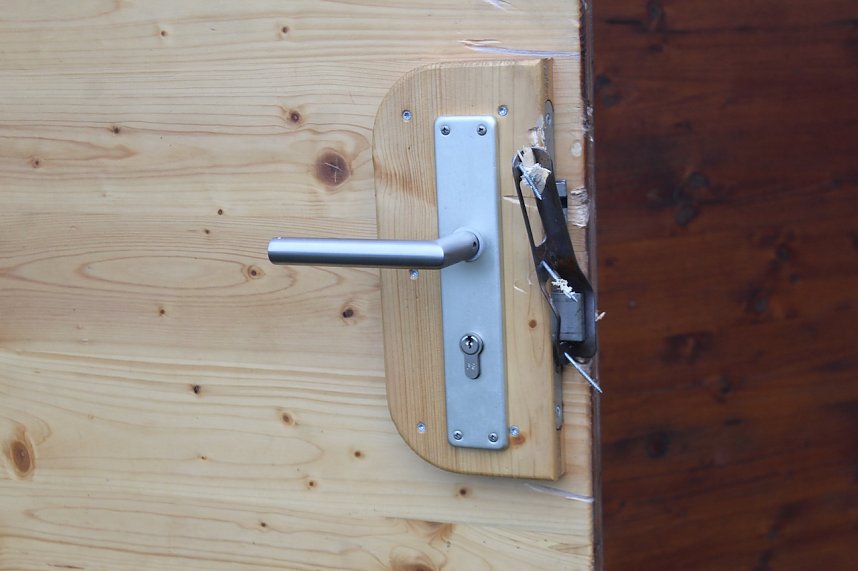 Gl&uuml;hweinh&uuml;tte am Japanischen Garten in Bad Langensalza aufgebrochen