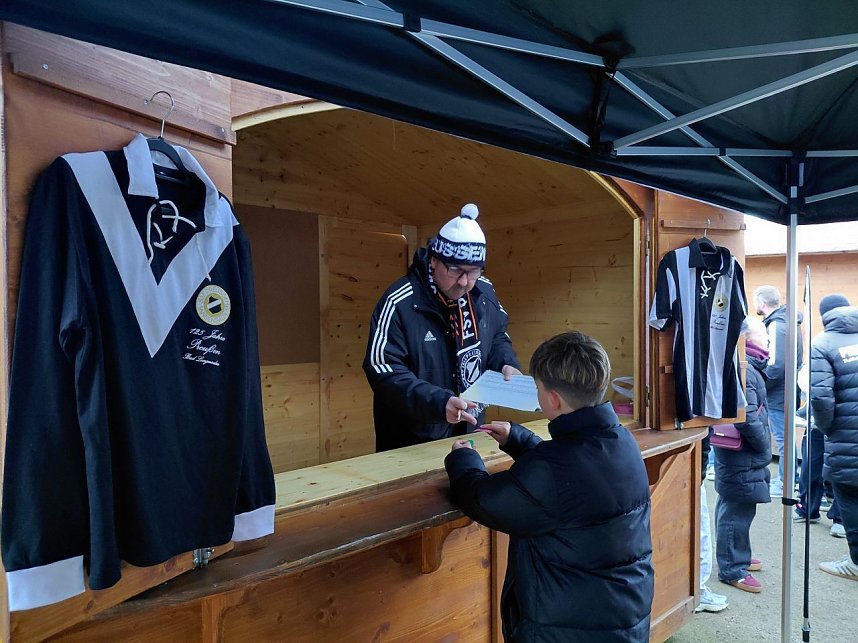 Weihnachtsnachmittag des FSV Preu&szlig;en auf der Eisbahn in Bad Langensalza