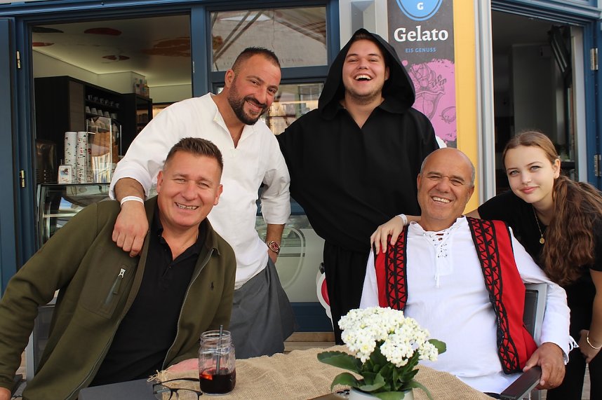 li.v. T. Hyseni, H. Behrami re.v.