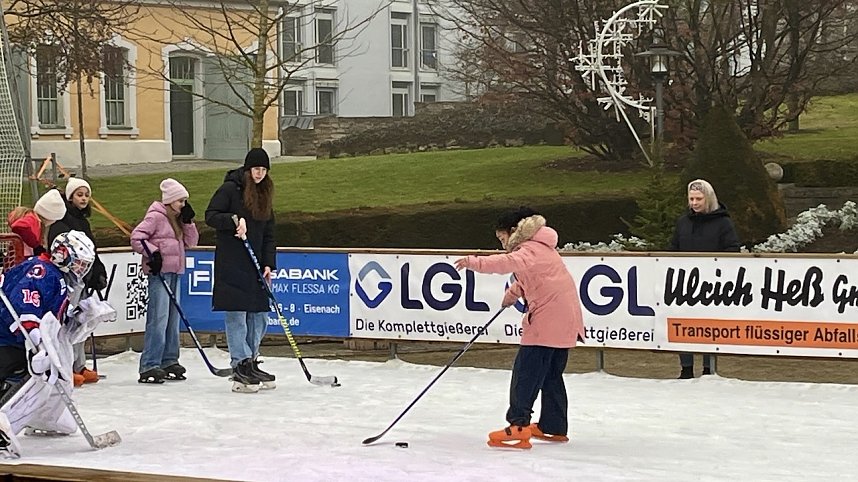 Kinder trainieren mit Ice Rebells im Schl&ouml;sschenpark