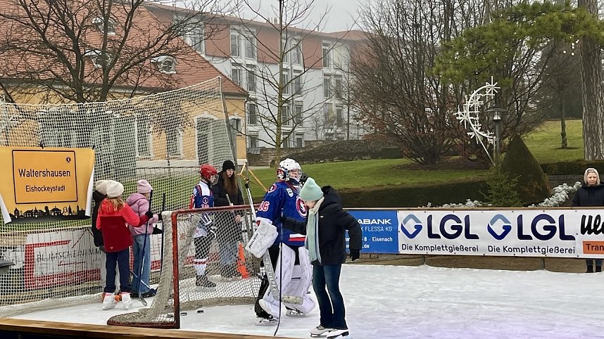 Kinder trainieren mit Ice Rebells im Schl&ouml;sschenpark