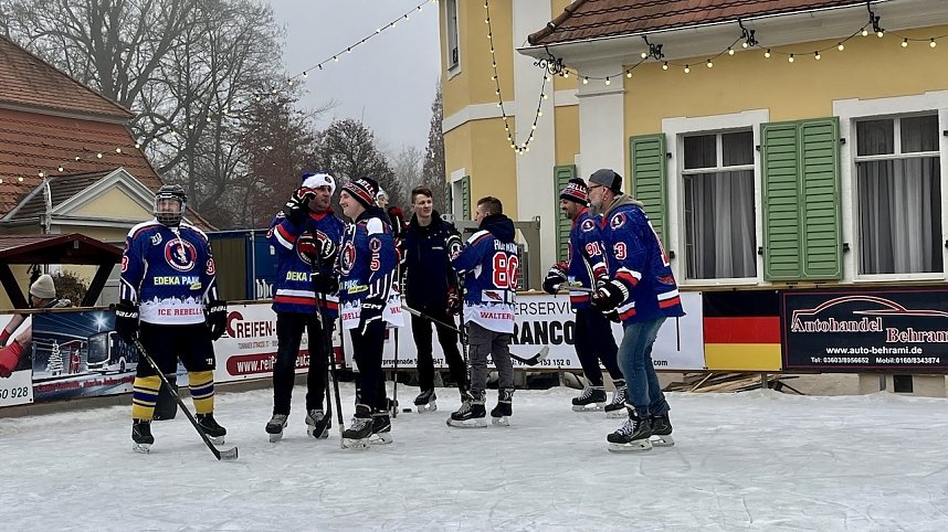 Kinder trainieren mit Ice Rebells im Schl&ouml;sschenpark