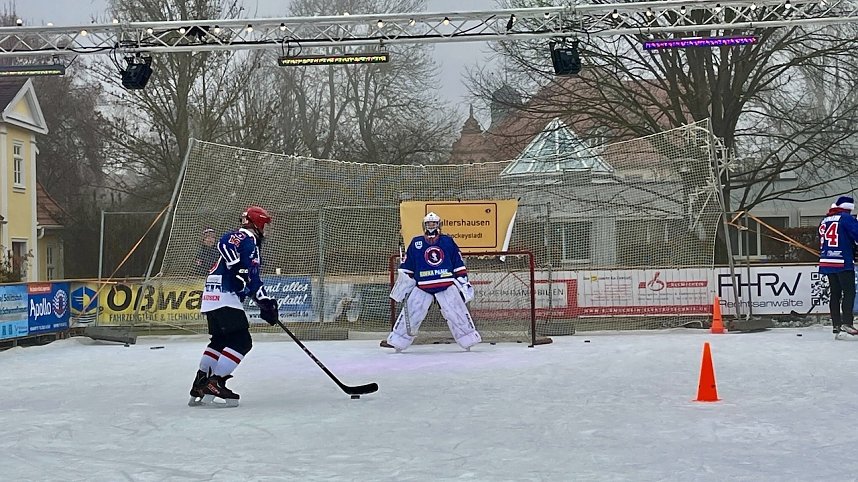 Kinder trainieren mit Ice Rebells im Schl&ouml;sschenpark