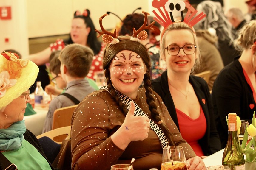 Ausgelassenes Treiben im Kultur-und Kongresszentrum in Bad Langensalza bei der Karnevalssitzung
