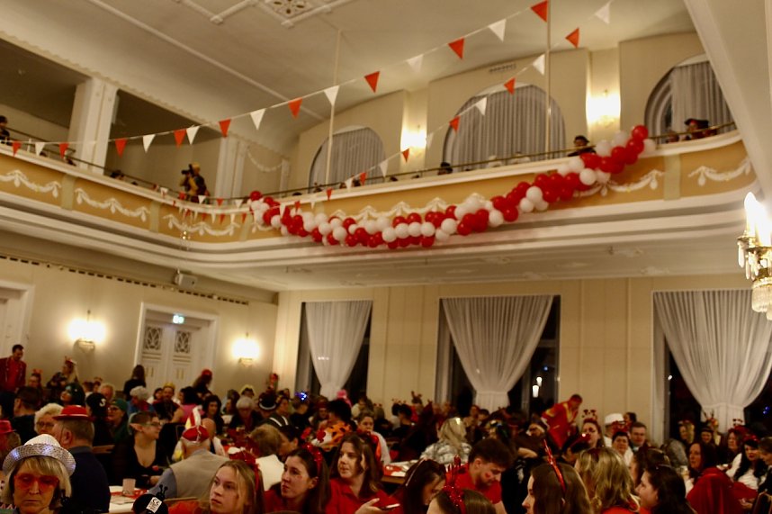 Ausgelassenes Treiben im Kultur-und Kongresszentrum in Bad Langensalza bei der Karnevalssitzung