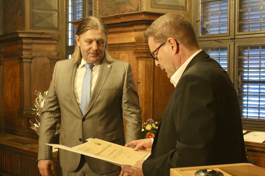 Volker Bade (WIR) - Ehrung im Ratssaal im Historischen Rathaus in M&uuml;hlhausen 