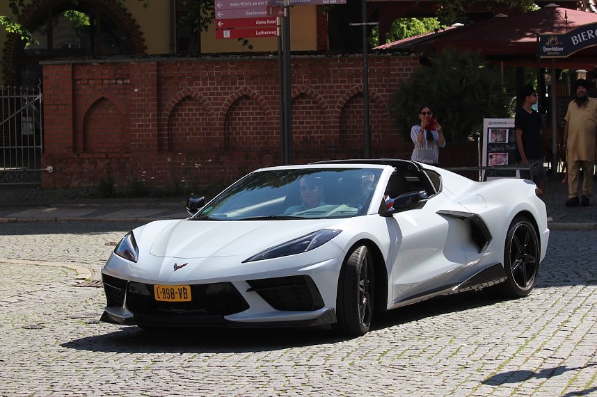 Einhundertundsechzig Corvette zu Besuch in Bad Langensalza