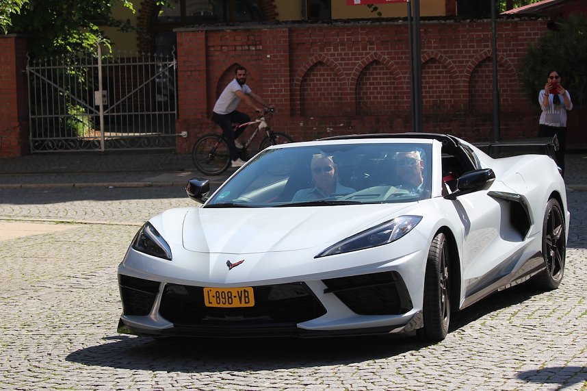 Einhundertundsechzig Corvette zu Besuch in Bad Langensalza