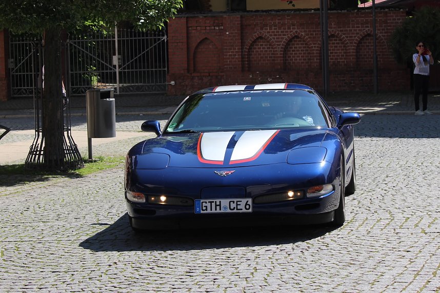 Einhundertundsechzig Corvette zu Besuch in Bad Langensalza