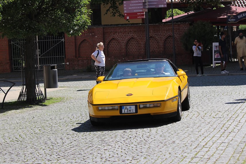 Einhundertundsechzig Corvette zu Besuch in Bad Langensalza