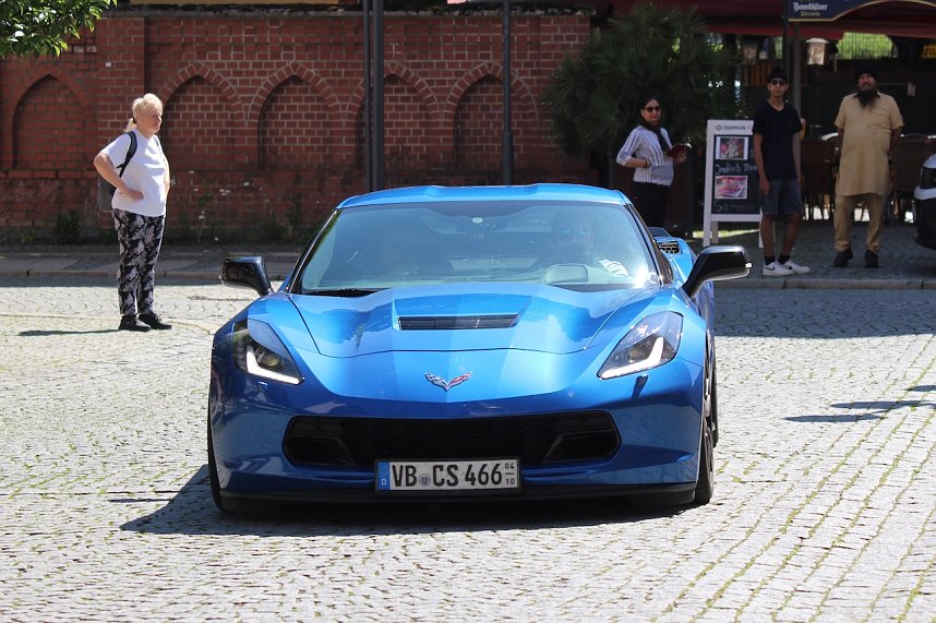 Einhundertundsechzig Corvette zu Besuch in Bad Langensalza