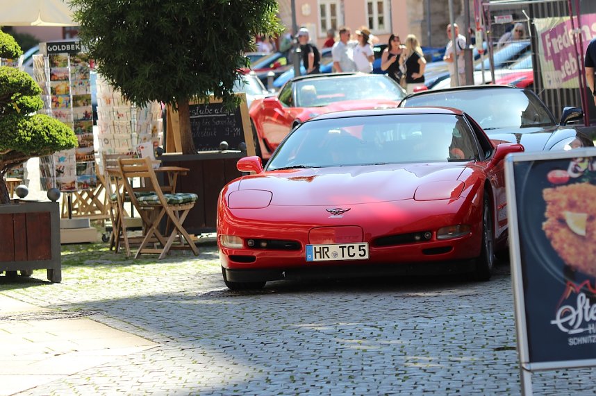 Einhundertundsechzig Corvette zu Besuch in Bad Langensalza