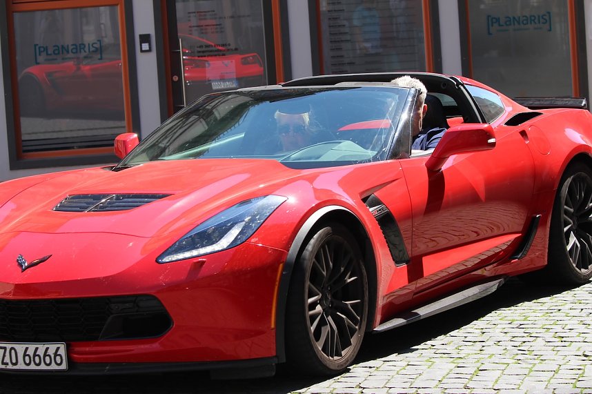 Einhundertundsechzig Corvette zu Besuch in Bad Langensalza