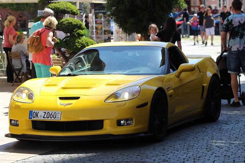 Einhundertundsechzig Corvette zu Besuch in Bad Langensalza