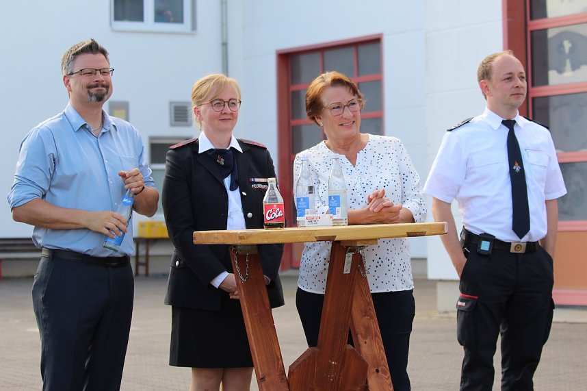 Feierliche &Uuml;bergabe der neuen Drehleiter bei der Feuerwehr in Bad Langensalza